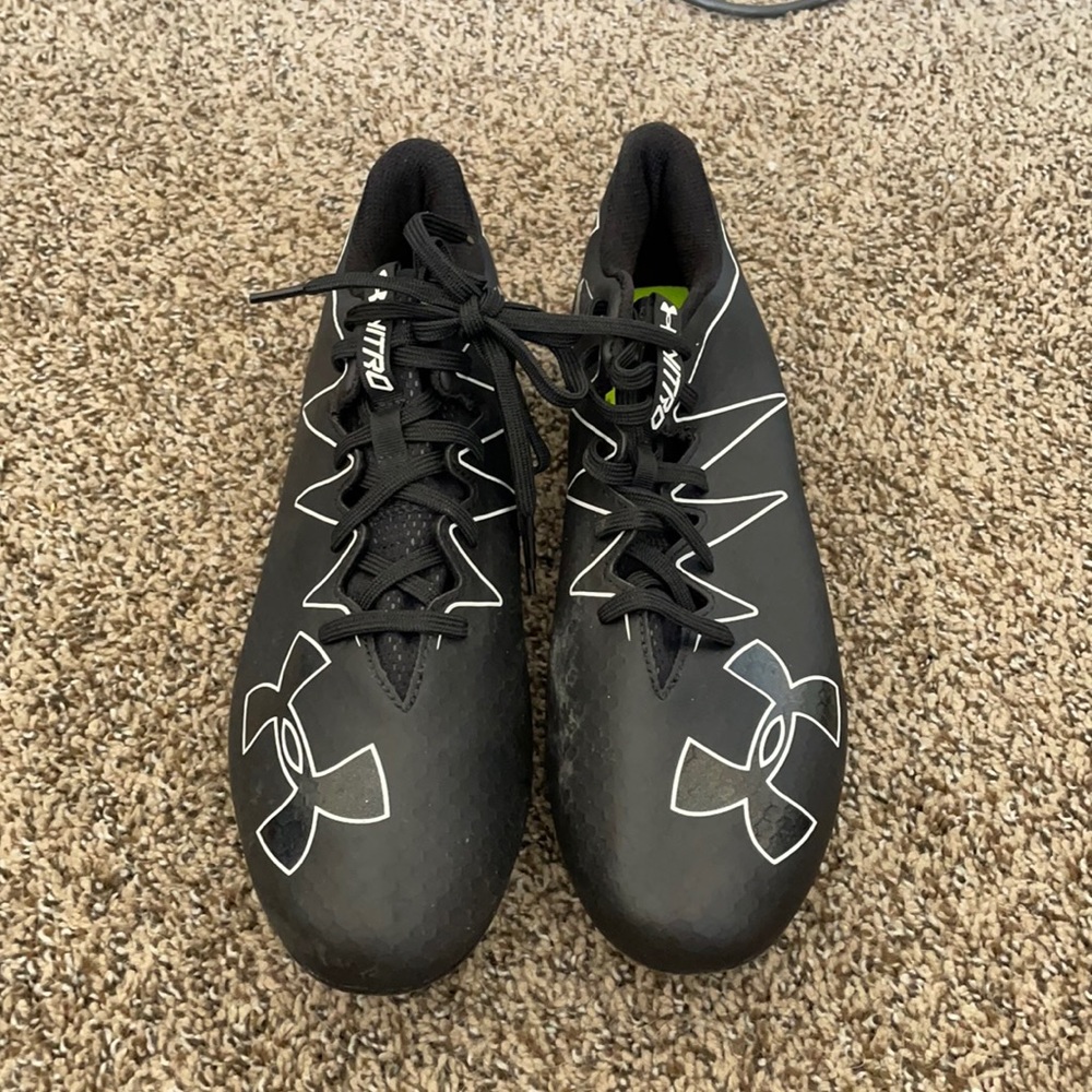 NWOT - Under Armor Nitro Mens Football Cleats